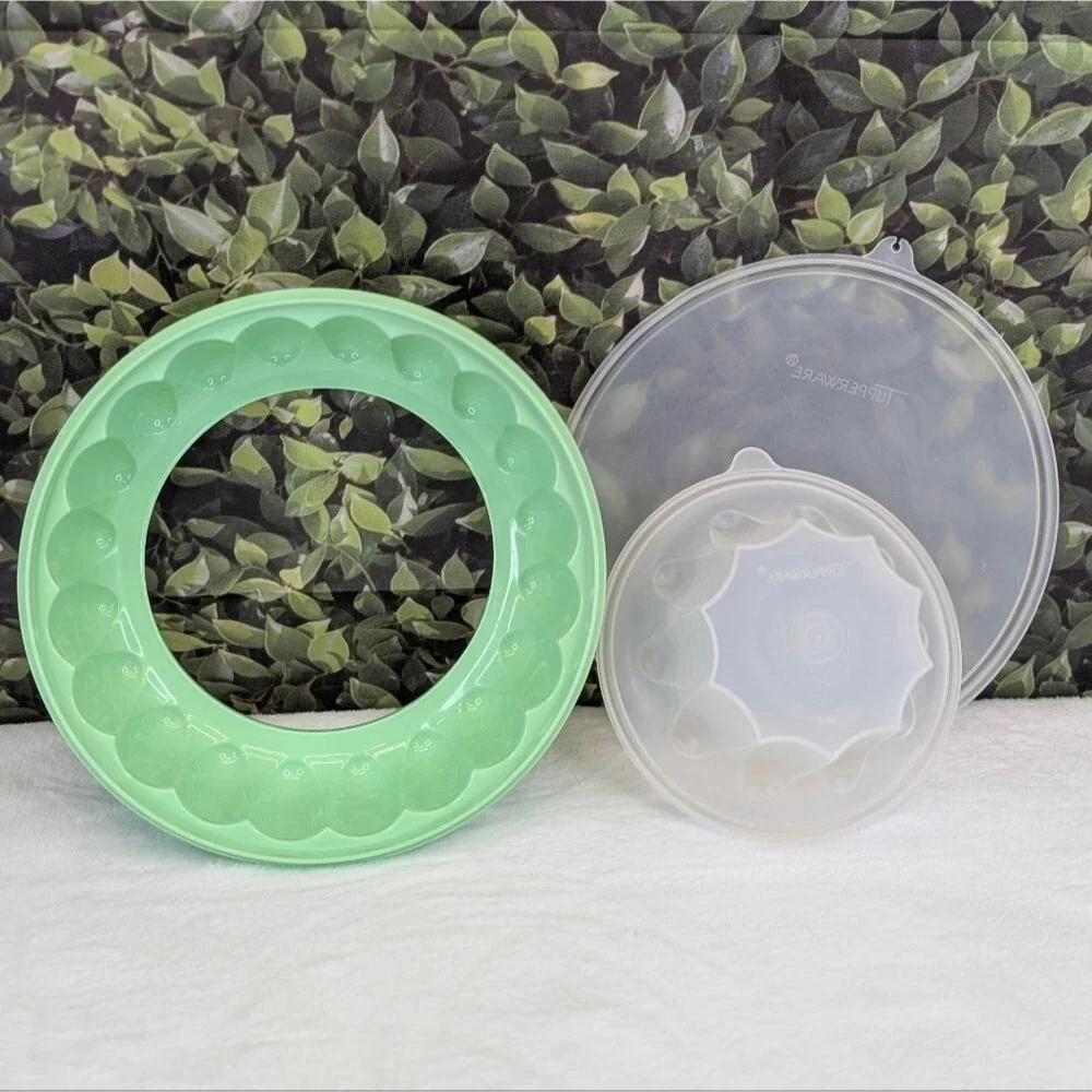 Vintage 1970s Tupperware Jello Mold in Jadeite Mint Green